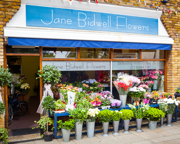 Jane Bidwell Flowers of Hythe, Hampshire for bouquets, weddings ,funerals we can deliver across the New FOrest and Southampton area, as well as the UK